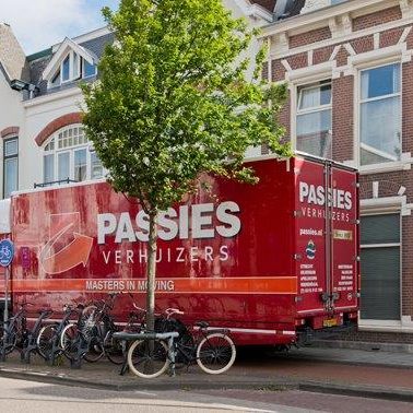 Passies Verhuizers bezig ontmoette Binnenlandse verhuizing in Haarlem.